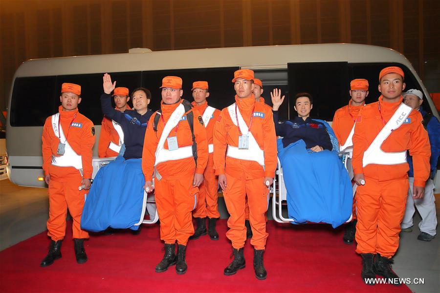 وصول رائدي الفضاء الصينيين إلى بكين بسلامة