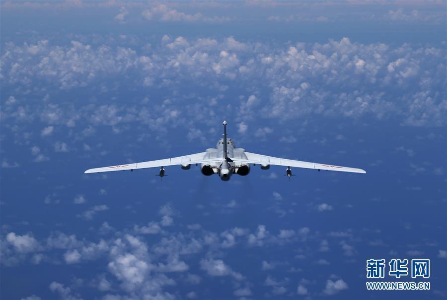 مقاتلات القوات الجوية الصينية تحلق فوق مضيق باشي ومضيق مياكو