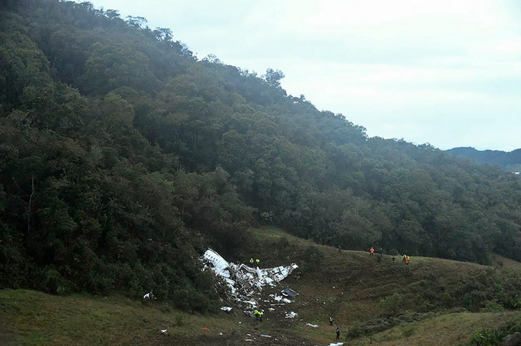 مقتل 76 شخصا فى تحطم طائرة تقل فريقا برازيليا لكرة القدم في كولومبيا