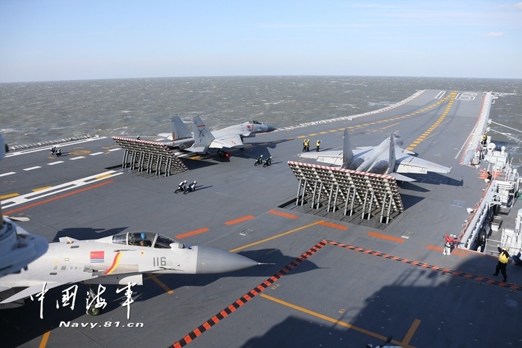 صور تدريب البحرية الصينية بالذخيرة الحية لتشكيل مصاحب لحاملة طائرات