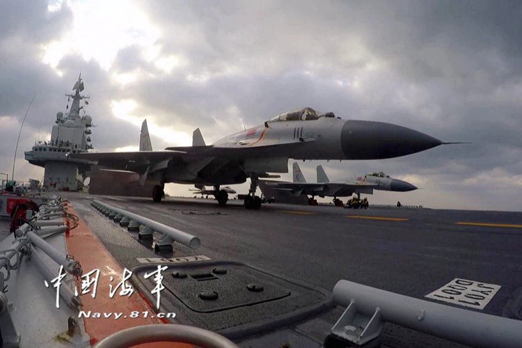 تشكيل حاملة الطائرات الصينية يجري تدريبا واختبارا