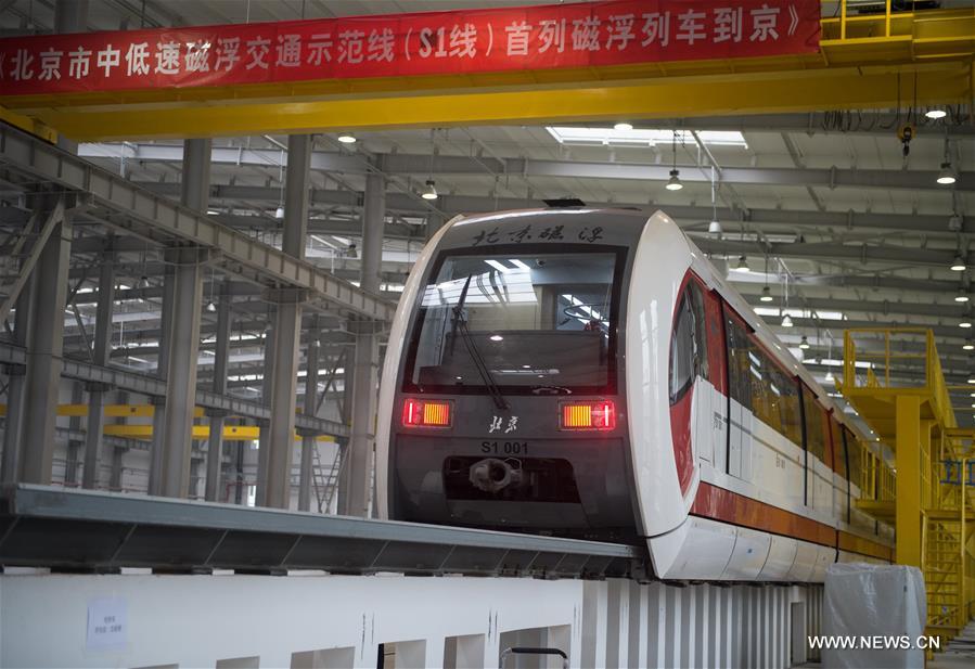 أول قطار مغناطيسي معلق متوسط ومنخفض السرعة في بكين
