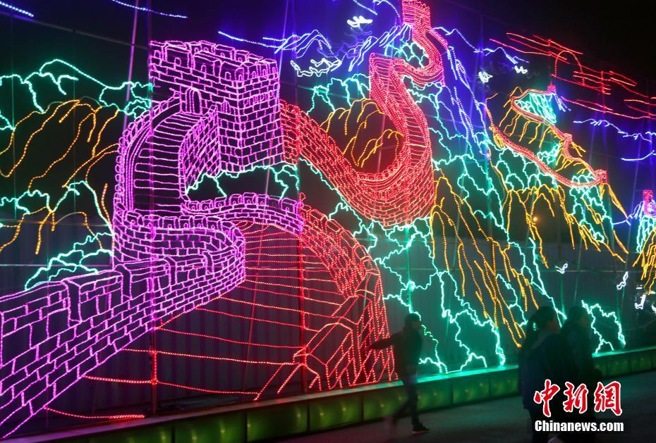 الفوانيس الصينية تتلألأ في أكبر معرض للفوانيس بأمريكا