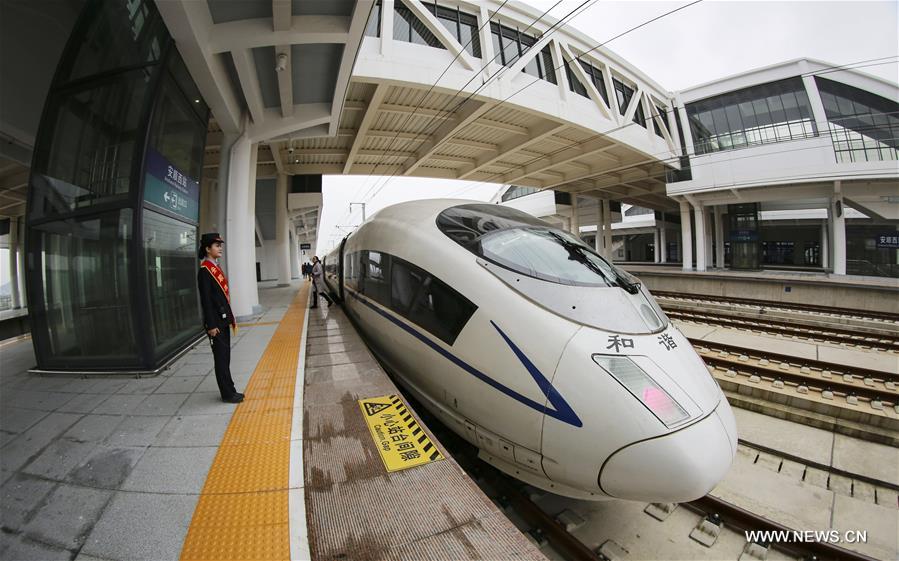 تشغيل كامل لخط القطار السريع بين كونمينغ وشانغهاي