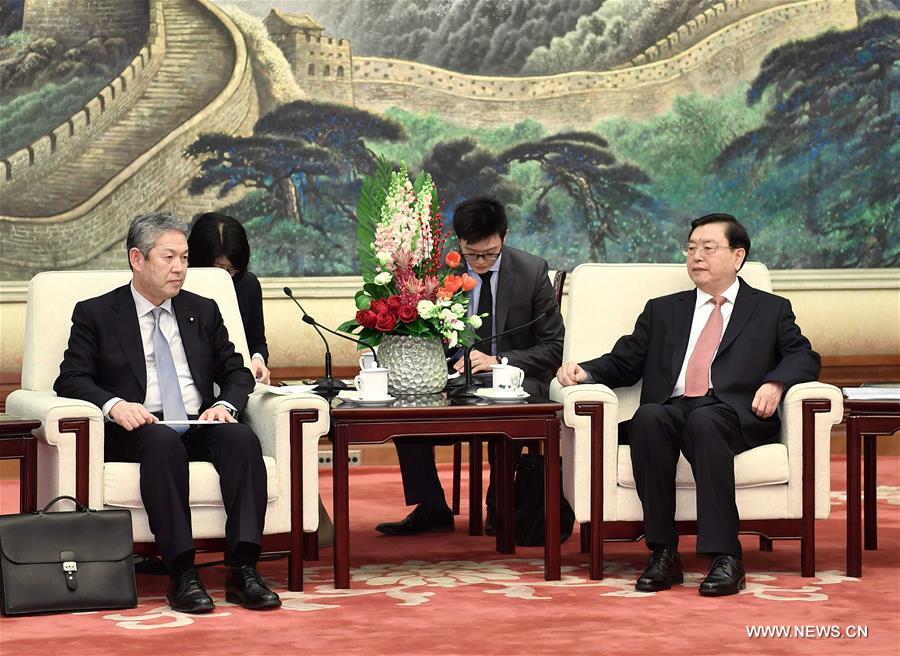 كبير المشرعين الصينيين يدعو لتحسين التعاون التشريعي بين الصين واليابان