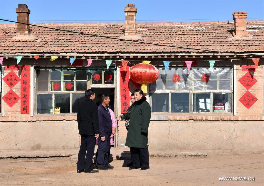 الرئيس الصيني يؤكد على أهمية تعزيز إجراءات تخفيف حدة الفقر