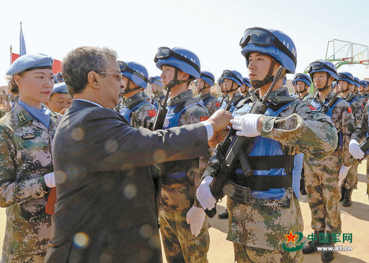 قوات حفظ السلام الصينية في مالي تحصل على ميدالية الشرف الخاصة بالسلام