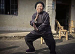 عجوز صينية تمارس الكونغ في سن الـ 94