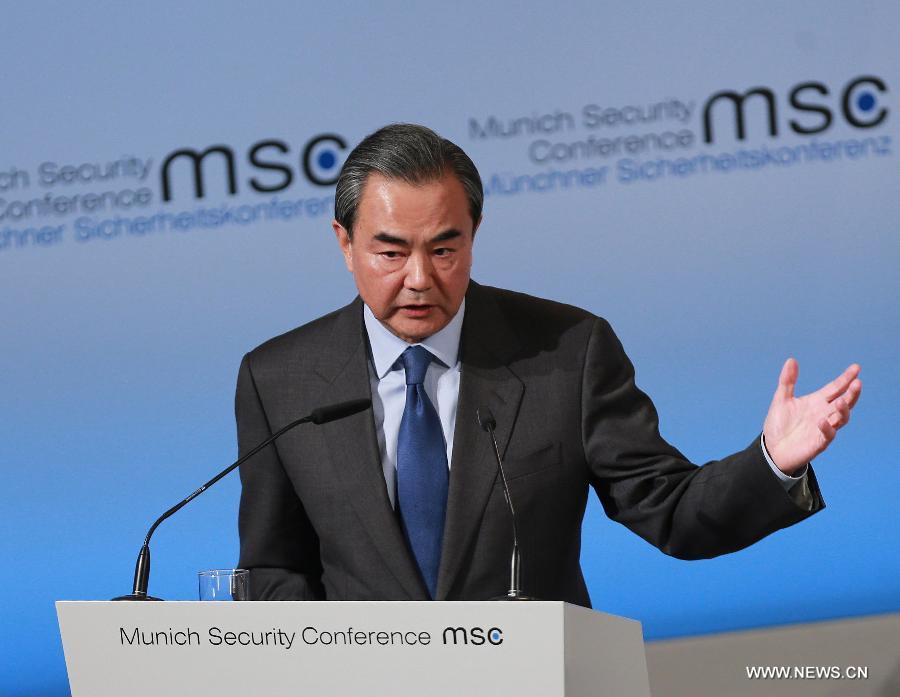 وزير خارجية الصين يدعو إلى التمسك بالتعاون