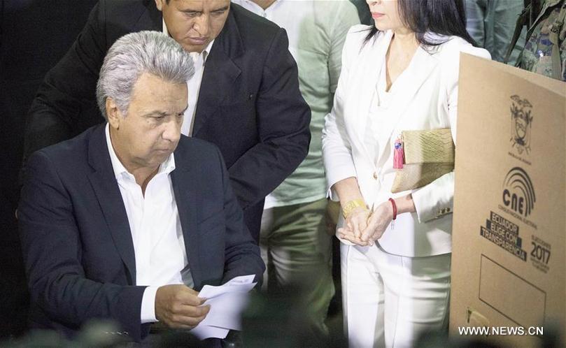 مرشح الحزب الحاكم في الإكوادور يعلن فوزه بعد تصدره استطلاعات الرأي