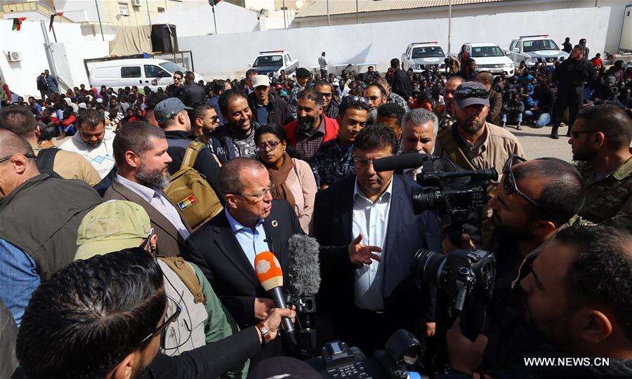 كوبلر يزور مركزًا لاحتجاز المهاجرين في طرابلس