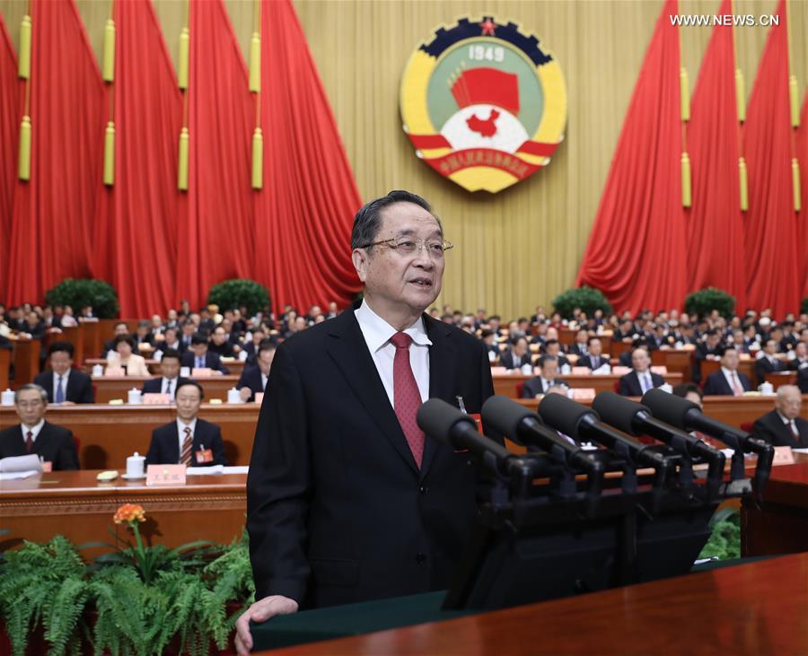 يوي تشنغ شنغ يقدم تقرير عمل خلال الدورة الخامسة لأعلى هيئة استشارية سياسية صينية