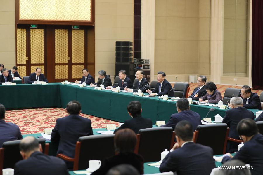تقرير إخباري: الرئيس الصيني يدعو المفكرين إلى تقديم اسهامات أكبر لتنمية البلاد