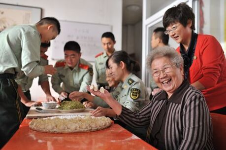 الصين تسرع إصلاحات خدمات رعاية المسنين مع تزايد أعدادهم