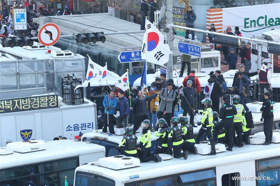 وفاة اثنين من أنصار الرئيسة المعزولة في كوريا الجنوبية