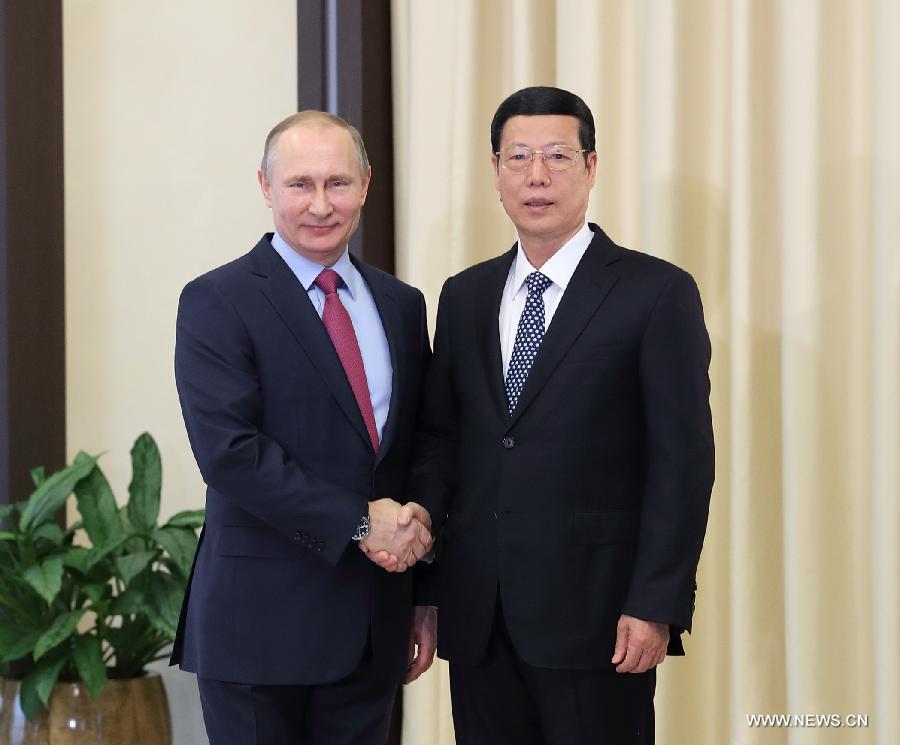 الصين وروسيا تتفقان على تعزيز توسيع التعاون في مجالات الاستثمار والطاقة