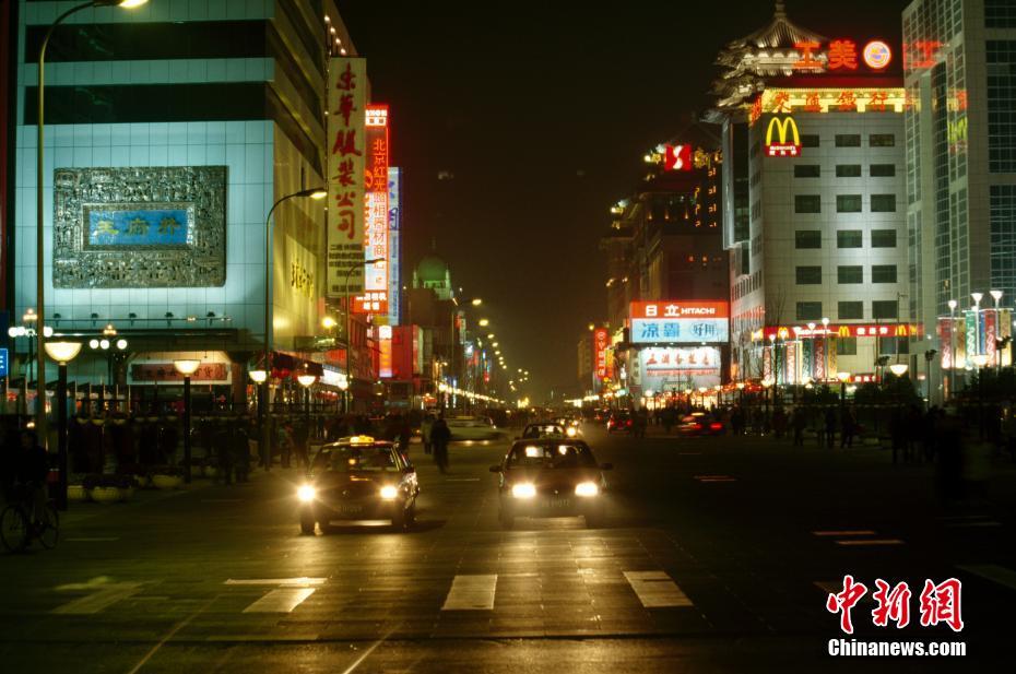 بالصور.. أشهر الشوارع التجارية في بكين
