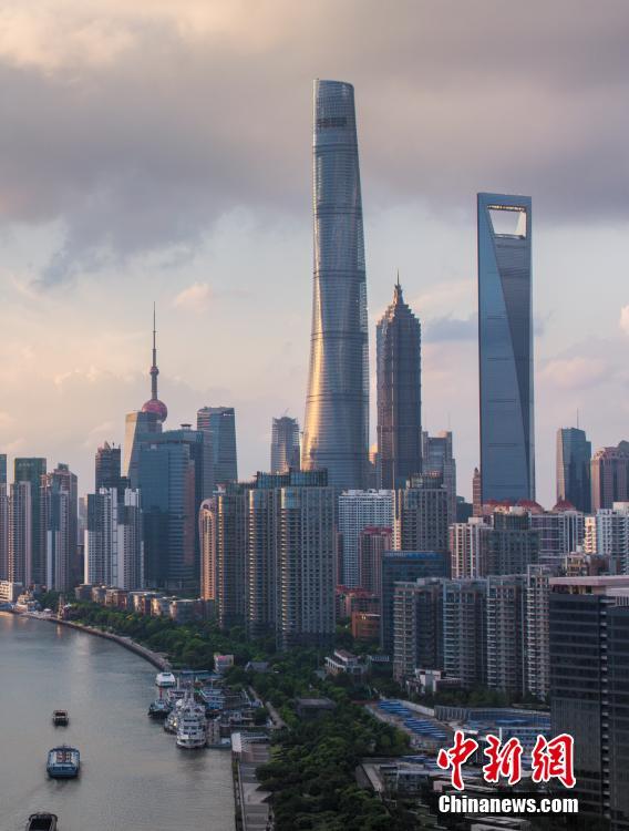 أعلى عمارة فى الصين تفتح طابقا لمشاهدة معالم المدينة