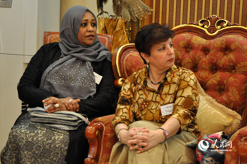 حرم سفير سلطنة عمان ببكين: الحرف اليدوية التقليدية أحد ثوابت تراث الدولة العريق وكنز من كنوزها