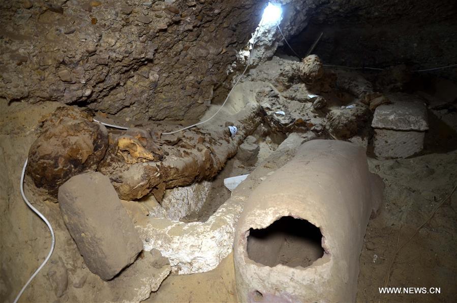 اكتشاف 28 مومياء في المنيا جنوب القاهرة