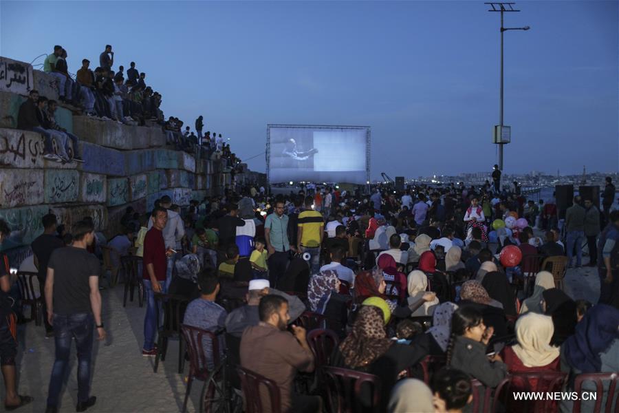 تحقيق: مهرجان للأفلام ينطلق من مرفأ غزة في رسالة للتذكير بحصارها