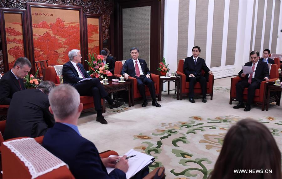 نائب رئيس مجلس الدولة الصيني يحث على التعاون في إطار مبادرة الحزام والطريق
