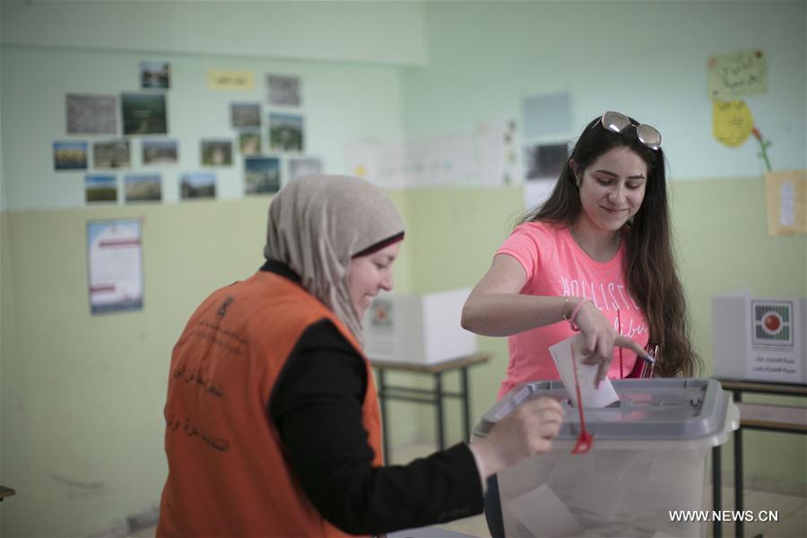 تغلب القوائم المستقلة على القوائم الحزبية في انتخابات البلديات الفلسطينية