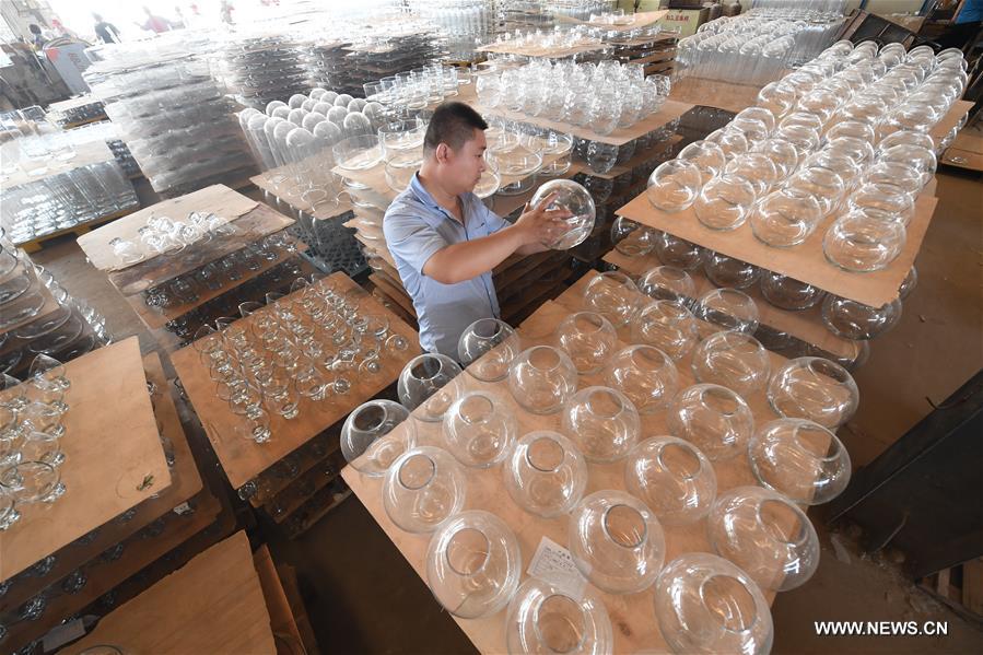 الزجاج الفني الصيني يدخل السوق الدولية