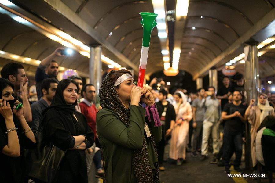 أنصار روحاني يحتفلون بفوزه في الانتخابات الرئاسية الإيرانية