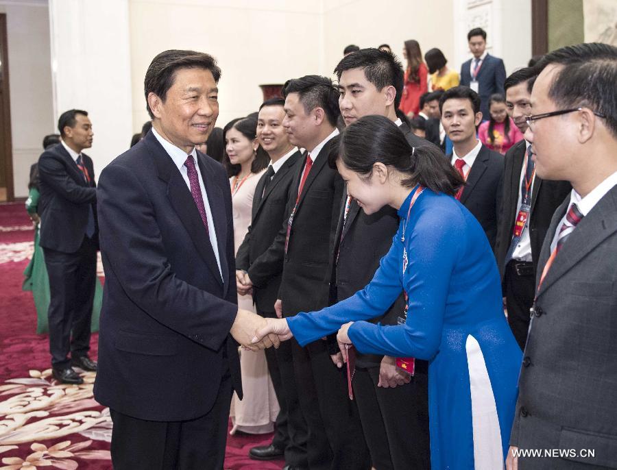 مسؤولون كبار يحثون الشباب على تعزيز العلاقات الصينية - الفيتنامية