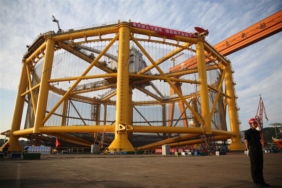 اطلاق شركة بناء السفن الصينية أول سفينة دعم مائي مزودة بحوض غاطس