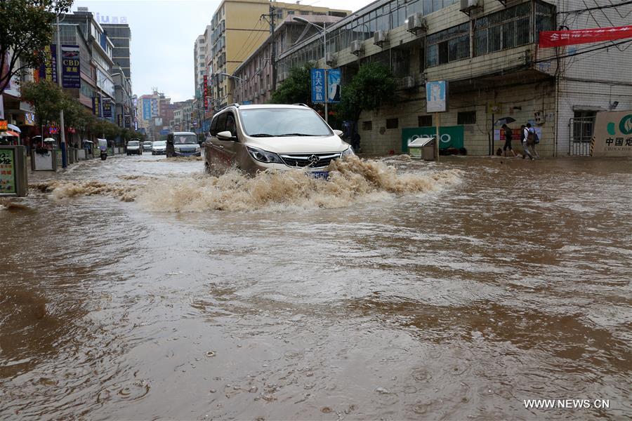 الأمطار الغزيرة تثير كوارث في جنوب غربي الصين