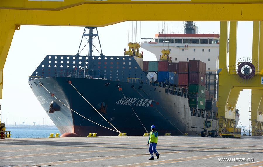 قطر: وصول سفن شحن إلى 