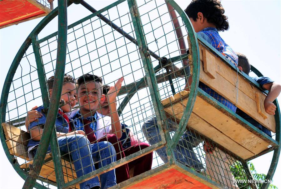 أطفال سوريا يحتفلون بعيد الفطر المبارك