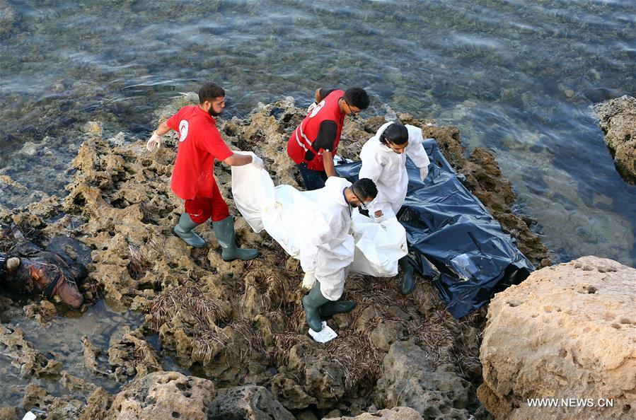 انتشال 24 جثة لمهاجرين غير شرعيين قبالة السواحل الليبية