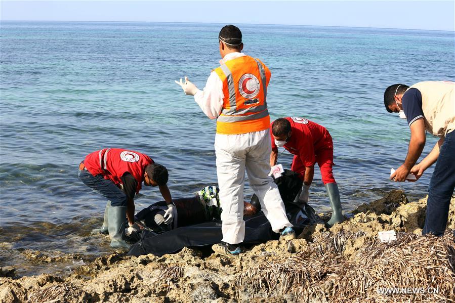 انتشال 24 جثة لمهاجرين غير شرعيين قبالة السواحل الليبية