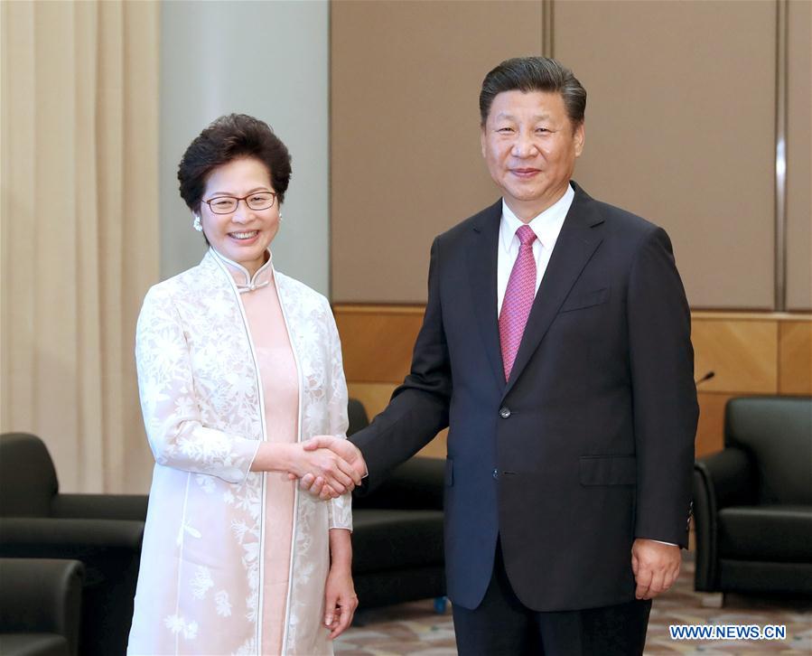 شي يعبر عن ثقته في الرئيسة التنفيذية الجديدة لهونج كونج