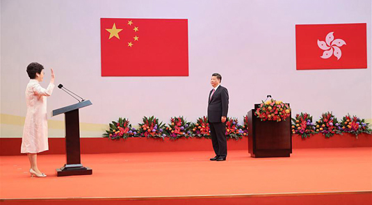 بحضور الرئيس شي ... الرئيسة التنفيذية الجديدة لمنطقة هونغ كونغ الإدارية الخاصة تؤدي اليمين