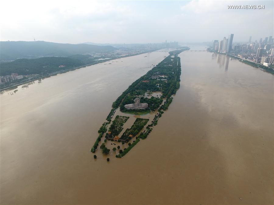 فيضانات في مقاطعة هونان بوسط الصين بعد هطول الأمطار الغزيرة