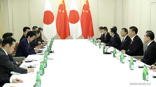الرئيس الصيني يلتقي برئيس الوزراء الياباني ويحث اليابان على التخلص من الاضطرابات فى العلاقات الثنائية