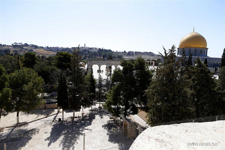 تقرير اخباري: اسرائيل تغلق المسجد الأقصى بعد قتلها 3 فلسطينيين قتلوا اثنين من شرطتها في باحاته