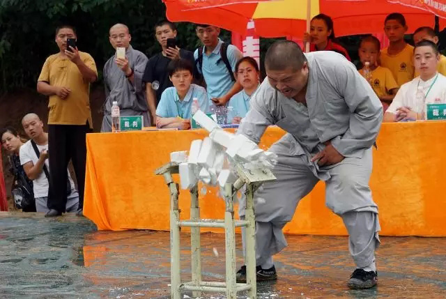 بالصور: سباق الكونغ فو المدهش في معبد شاولين