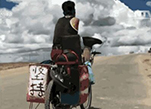 شاب من ذوي الاحتياجات الخاصة يقطع 2200 كم بدراجة للوصول إلى لاسا