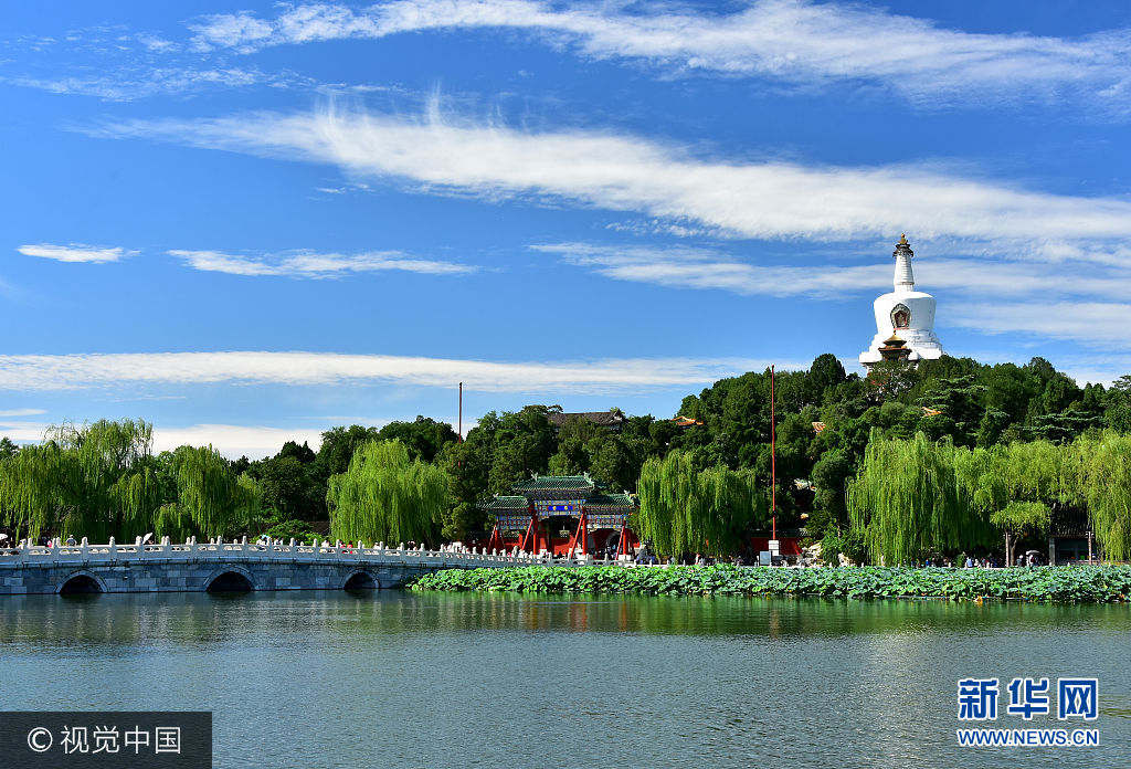 بكين: السماء الزرقاء والسحب البيضاء بعد المطر