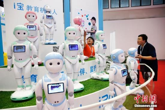 الصين أكبر سوق عالميا لتشغيل الروبوتات لخمس سنوات متتالية