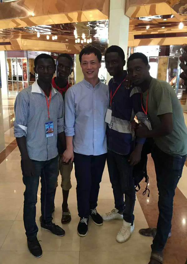 قصص الشباب الصينيين: حلمي الافريقي
