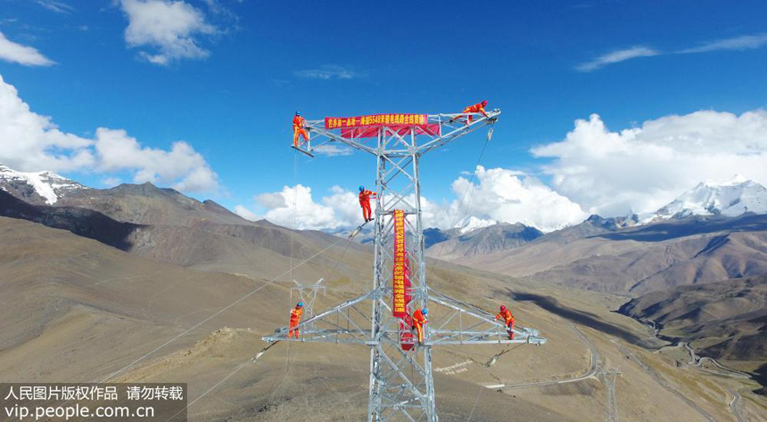 افتتاح خط لنقل كهرباء 110 كيلو فولت على ارتفاع 5548 مترا في التبت