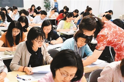موجة إقبال الأجانب على تعلم اللغة الصينية تتوسع مع تنامي مكانة الصين