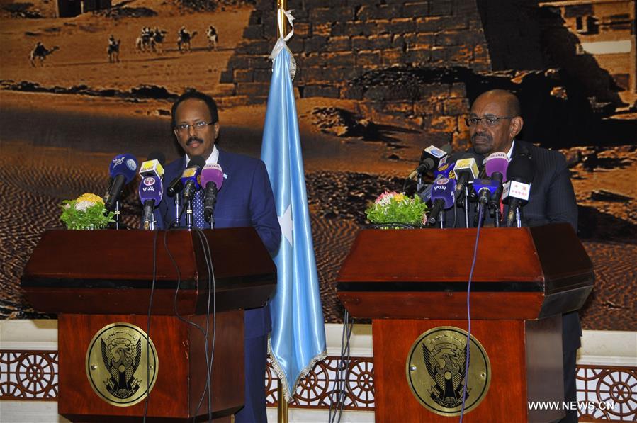 الرئيس السودانى يتعهد بالعمل من أجل تحقيق السلام والاستقرار فى الصومال