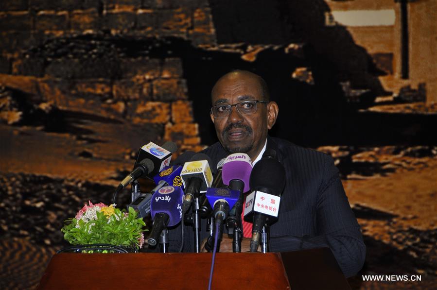 الرئيس السودانى يتعهد بالعمل من أجل تحقيق السلام والاستقرار فى الصومال